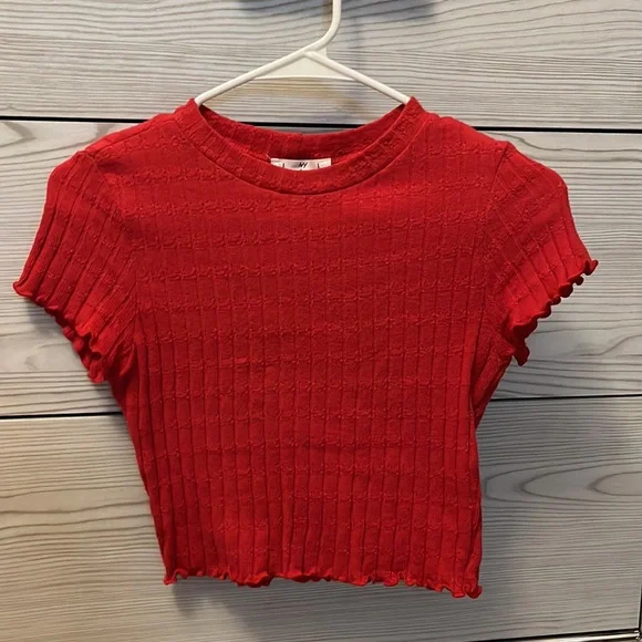 Red Cropped Lettuce Shirt - Picture 2 of 2